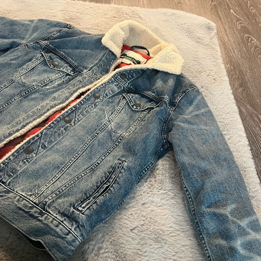 American Eagle Jean Jacket w Cozy Soft Inside - Picture 5 of 5
